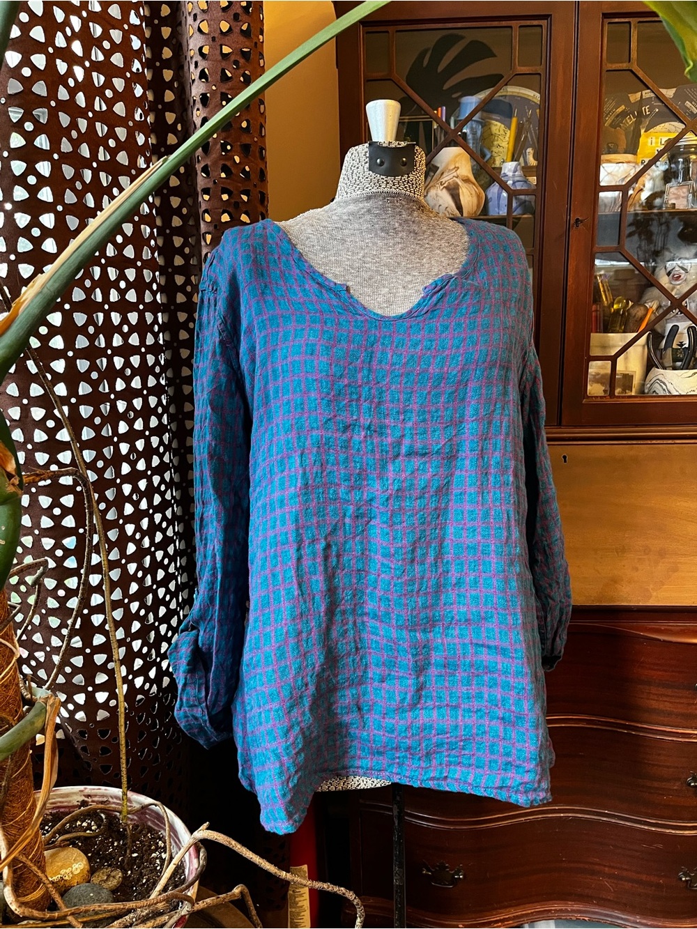 Flax Long-Sleeve V-Neck Tunic in linen Logan look